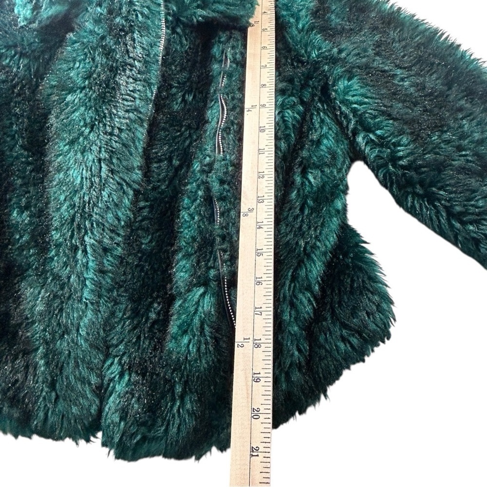 BELLE VERE | Emerald Green Faux Fur Moto Jacket (XS) - Picture 5 of 12